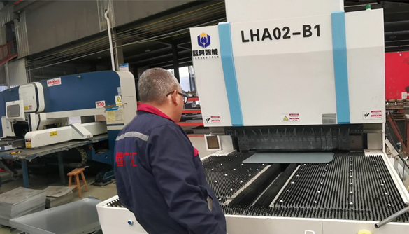 先進(jìn)的折彎設(shè)備